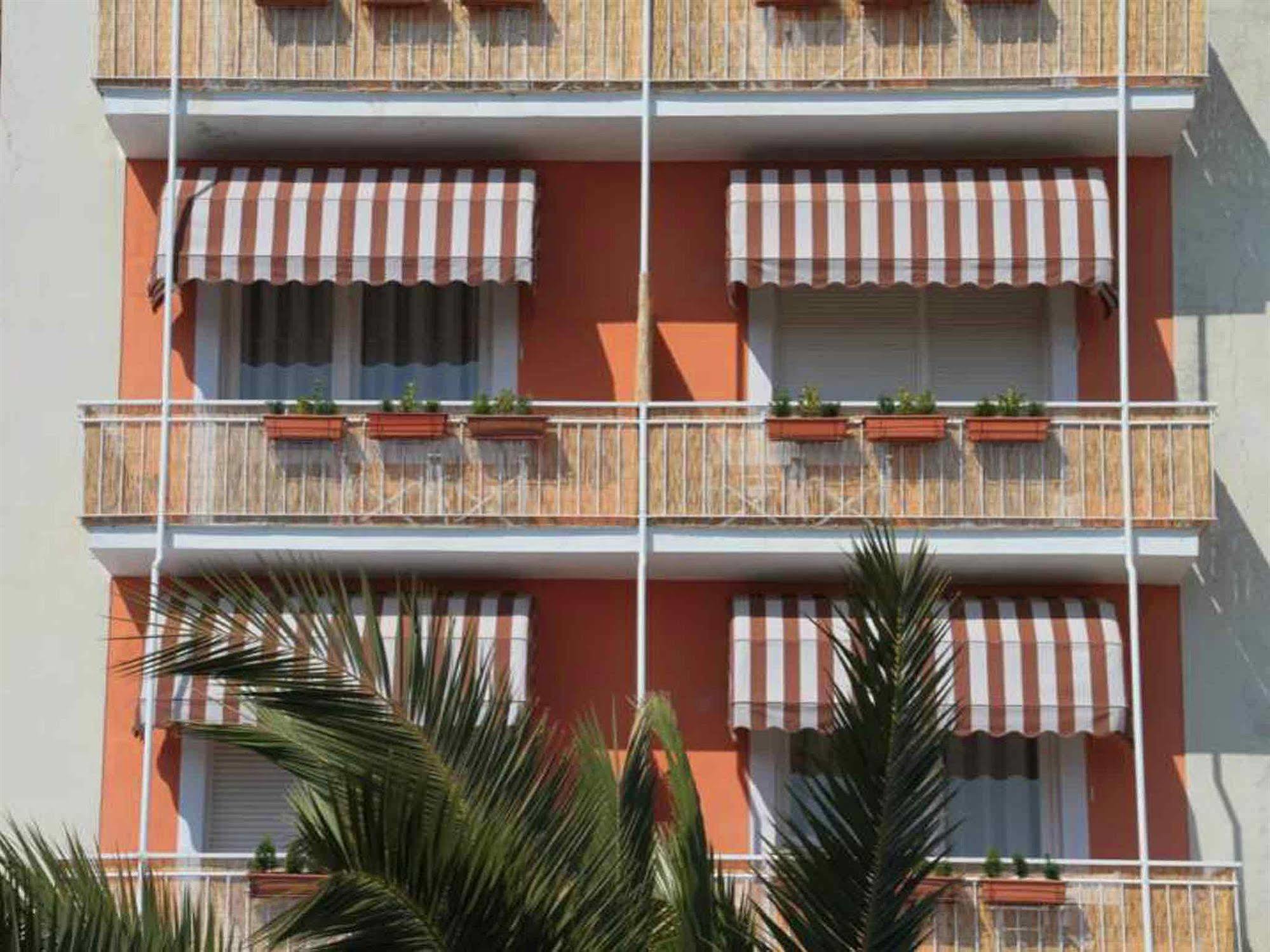 Hotel Ancora Riviera ลาวาญา ภายนอก รูปภาพ